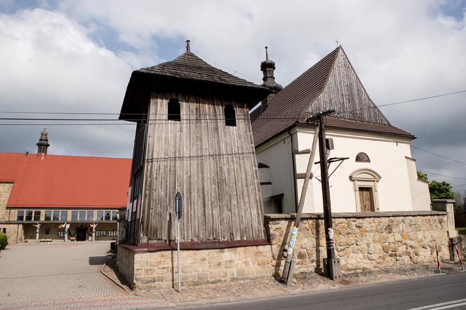 Przez proboszcza musiałam pochować męża 20 kilometrów od domu.