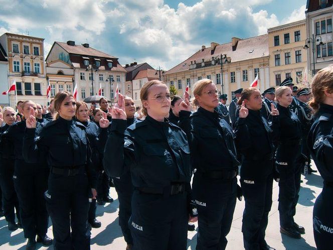 Bydgoszcz świętuje z policją. „Ratujecie nasze życie, bronicie go” – wzruszające słowa podczas uroczystości