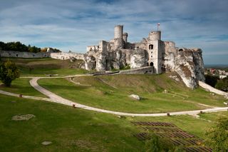 Straszny i tajemniczy Zamek Ogrodzieniec - zdjęcia, historia, legenda i atrakcje w pobliżu. Odkrywamy sekrety tego miejsca! 