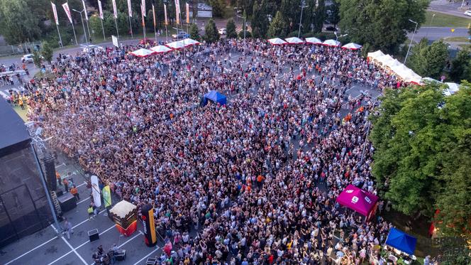 Dąbrowa Summer Festival 2023. W piątek, 7 lipca, wystąpili: Zenek Martyniuk z zespołem Akcent oraz grupa DiscoBoys