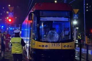 40-letnia rowerzystka wciągnięta pod pędzący tramwaj. „Liczne obrażenia ciała”