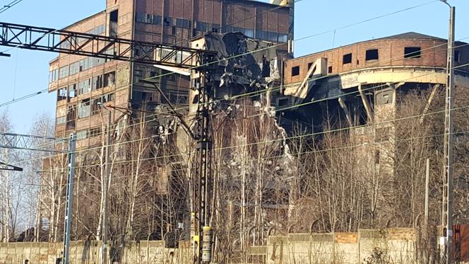 Złomiarze dewastują budynki po kopalni Mysłowice