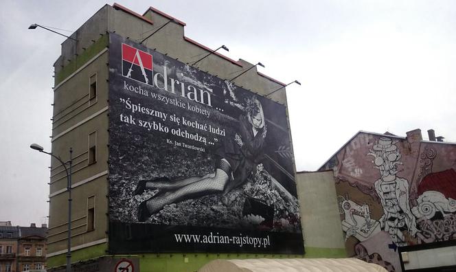 Billboardy w Łodzi z reklamą rajstop na cmentarzu... Hit czy kit?