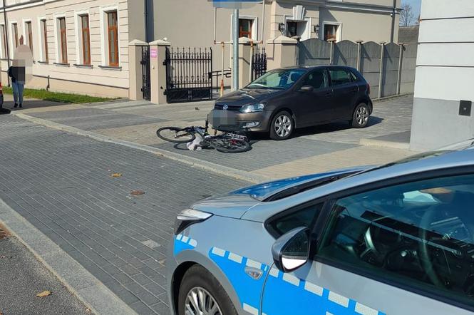 Potrącenie rowerzystki w Łomży. Kobieta trafiła do szpitala