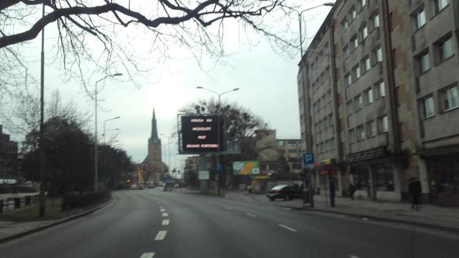 Uwaga na wodoloty! Niecodzienne komunikaty na elektronicznych tablicach w Szczecinie
