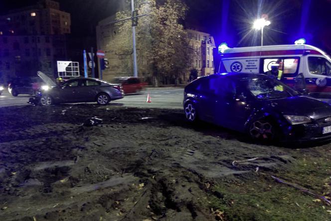 Wypadek na rondzie Grunwaldzkim w Bydgoszczy. Jedna osoba trafiła do szpitala! [ZDJĘCIA]