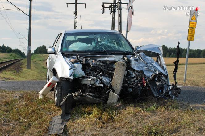 Wypadek na przejeździe kolejowym w Kulejach. Kobieta cudem uniknęła śmierci