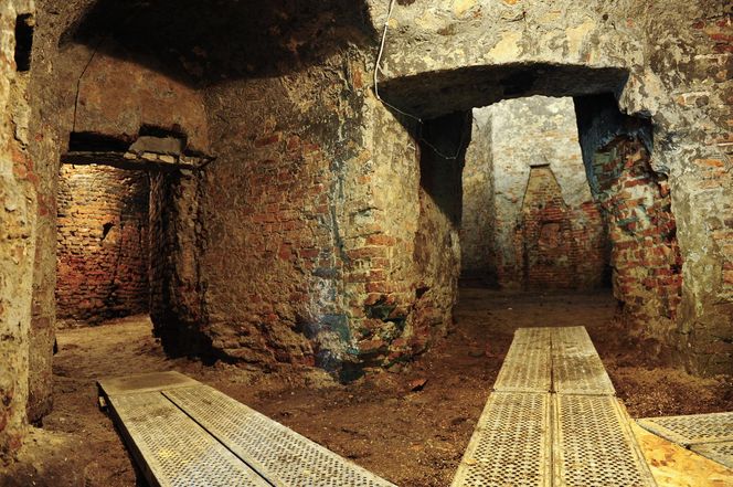 Oto najbardziej tajemnicze miejsce w Warszawie. Elizeum w parku Rydza-Śmigłego