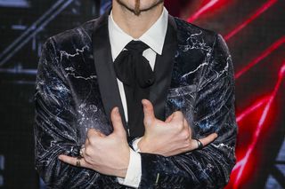 Nie do wiary, jak Tomson wygląda bez czapki! Bez nakrycia głowy niemalże nigdy nie wychodzi z domu