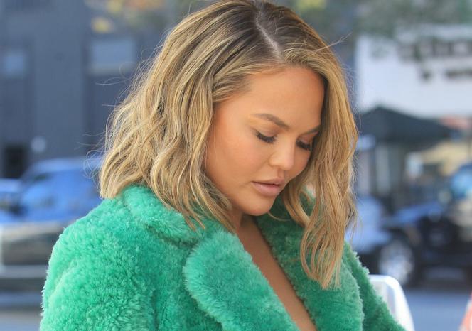  Chrissy Teigen zmieniła fryzurę. W krótkich włosach wygląda jak… Khloe Kardashian!