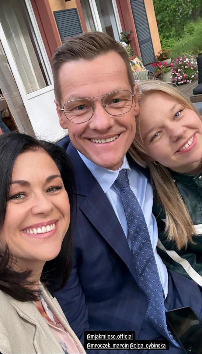 M jak miłość. Lenka (Olga Cybińska), Kinga (Katarzyna Cichopek), Piotrek (Marcin Mroczek)