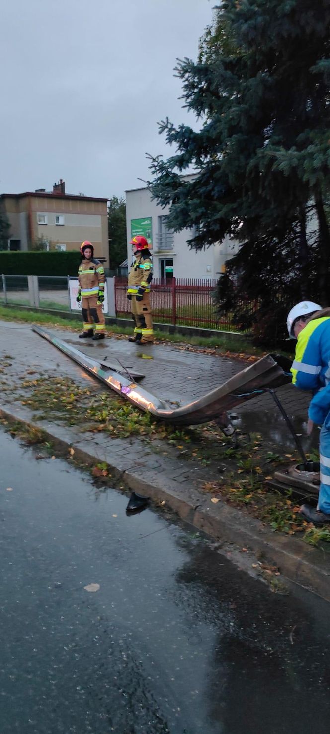 Kraksa przy galerii w Tarnowie. Opel zderzył się z audi