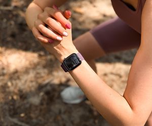 Przez kilka miesięcy ćwiczyłam z zegarkiem Apple Watch Series 10. To prawdziwy trener osobisty i koordynator zdrowia w jednym urządzeniu