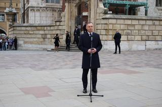 Prezydent Duda i Marta Kaczyńska oddali hołd parze prezydenckiej na Wawelu