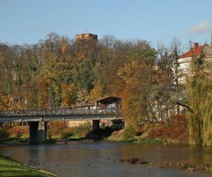 Cieszyn, widok na wzgórze zamkowe i wieżę Piastowską