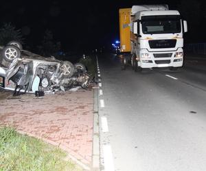 Dąbrówka- Ług: Pijany kierowca uderzył w naczepę ciężarówki!