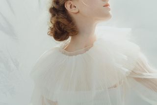 Perły, złoto, falbany, koronki. Jesień upłynie nam pod znakiem teatralnego dramatyzmu