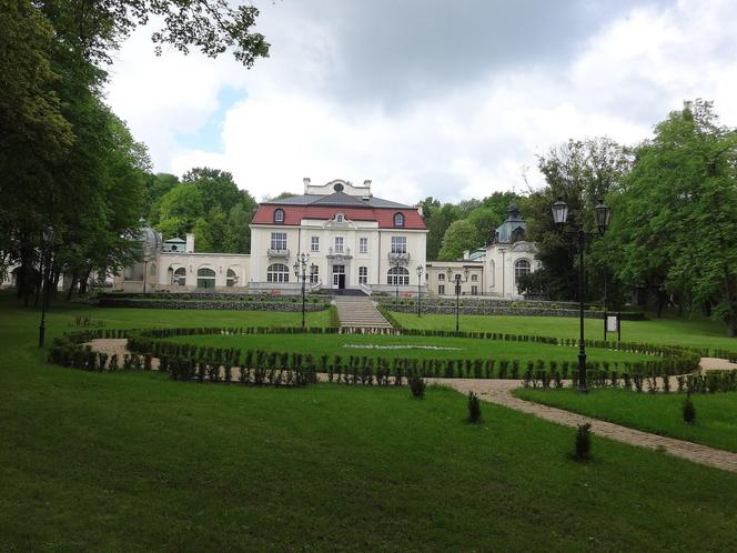 Pałac Goetza w Brzesku. Dawna siedziba rodziny Goetzów-Okocimskich, właścicieli Browaru Okocim