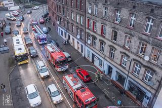 Duże utrudnienia na ul. Katowickiej w Świętochłowicach. Trwa interwencja straży pożarnej