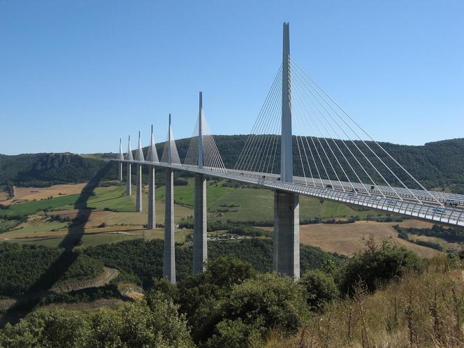 Wiadukt Millau we Francji