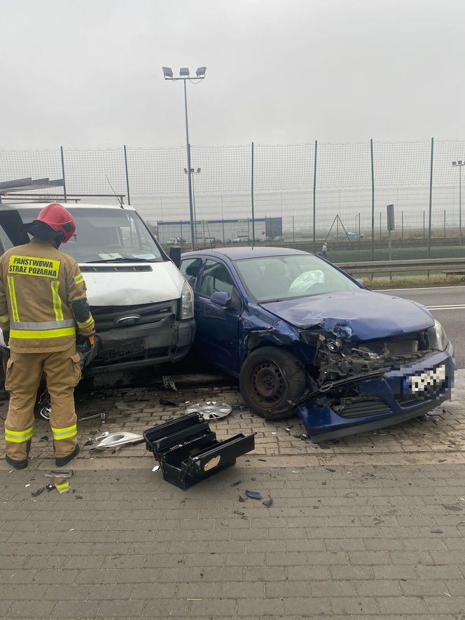 Staruszek w busie doprowadził do wypadku w Lasocicach koło Leszna