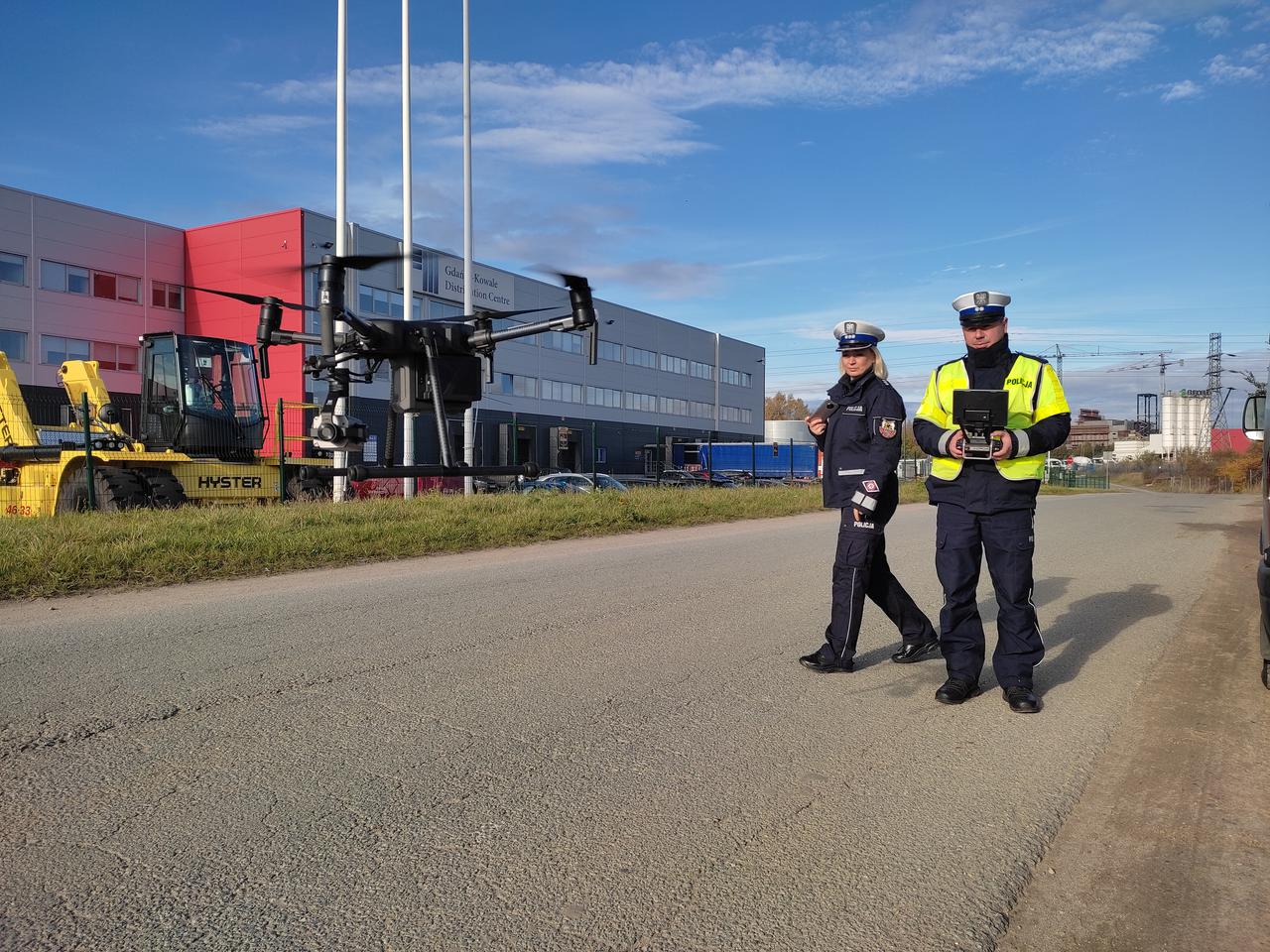 Z drona kontrolowali ciężarówki. Funkcjonariusze Pomorskiej Policji i Inspekcji Transportu Drogowego przeprowadzili działania na ekspresowej S6