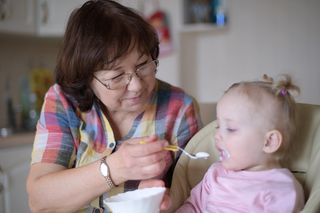 Opieka dziadków nad wnukami. Granica, po której pomoc staje się szkodliwa