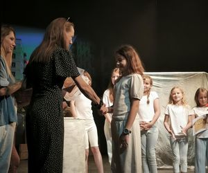 Spektakl na zakończenie warsztatów teatralnych w Teatrze Miejskim w Lesznie 