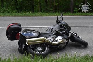 Ciągowice. Nie żyje 42-letni motocyklista. Wpadł pod nadjeżdżającą skodę