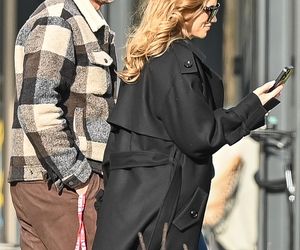 Agnieszka Kaczorowska siedzi i pachnie, a Rogacewicz wynosi śmieci i je kanapke poza autem... Fajna para?