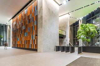 Szklany kolos wreszcie skończony. Kiedy otwarcie Varso Tower?