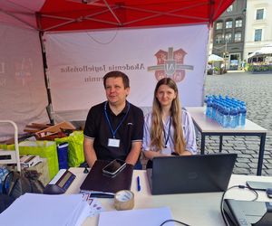 Szachiści opanowali centrum Torunia. Turniej błyskawiczny na Rynku Staromiejskim