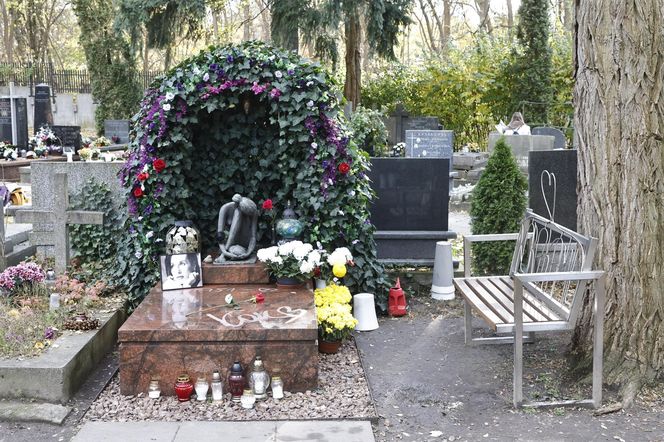 Przy grobie Kory czuwają najbliżsi