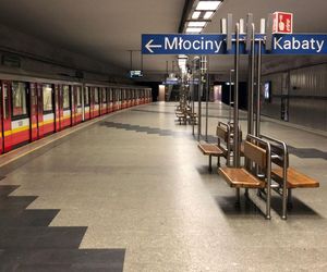 Niezwykły eksperyment społeczny w warszawskim metrze. Każdy może wziąć w nim udział
