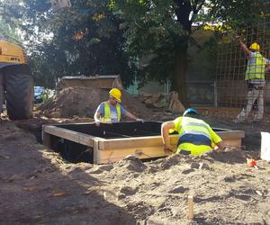 ​Przygotowują fundamenty pod nowy pomnik w Lesznie. Zobacz, jak będzie wyglądał [ZDJĘCIA/PROJEKT]