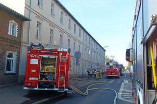  Inowrocław. Śmiertelny pożar przy ul. Toruńskiej. 7 innych osób ewakuowali strażacy [ZDJĘCIA].