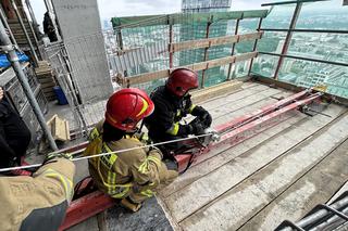 Akcja strażaków na 37 piętrze wieżowca