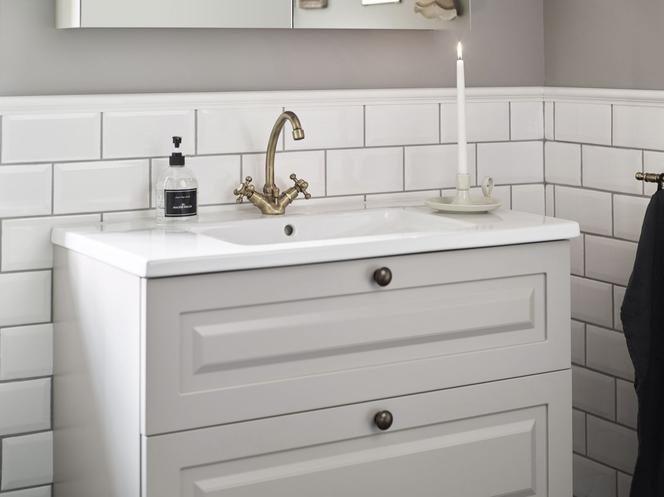 Komoda do łazienki: kiedy się przydaje? Wybieramy komody łazienkowe