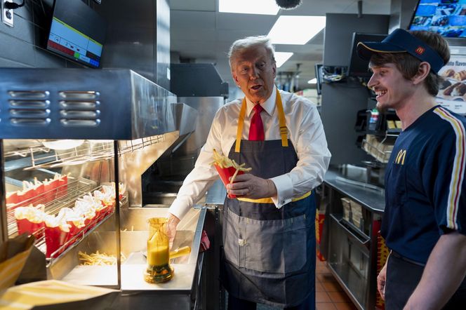 Donald Trump smażył frytki w McDonaldzie. "Zrobiłem to, bo Kamala Harris kłamie"