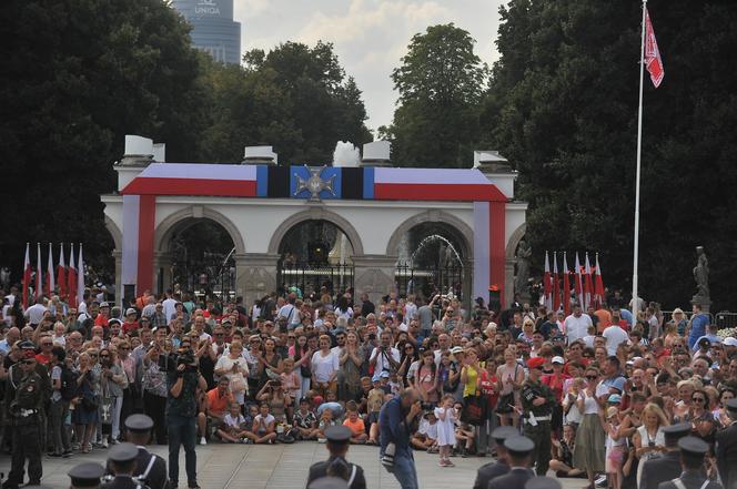 Armaty zagrzmiały w Warszawie. Obchody święta Wojska Polskiego