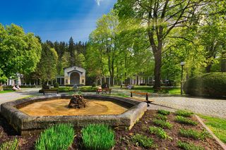 Leczyli się tu królowie i legendy muzyki. Dolnośląska perła zachwyca nawet dziś