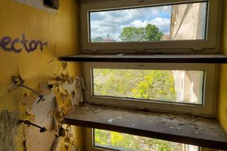 Budynek byłej szkoły przy Kieleckiej to dziś ruina ( zdjęcia lipiec 2024)