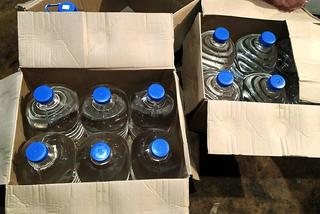 Bielsk Podlaski. Nielegalny alkohol i amfetamina na posesji 35-latka [ZDJĘCIA]