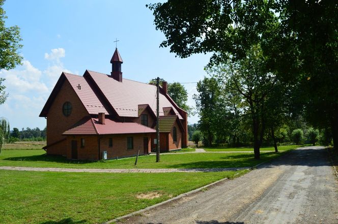 To najbiedniejsza wieś w województwie świętokrzyskim. Słynie z corocznego Święta Chleba