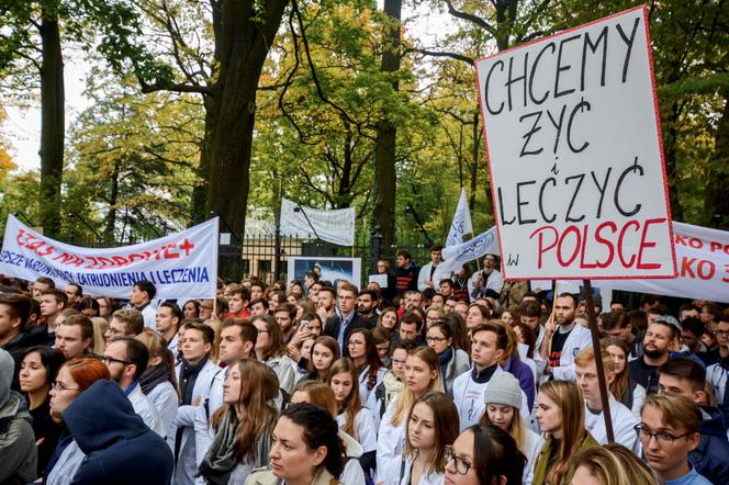 protest strajk rezydentów studentów medycyny lekarzy