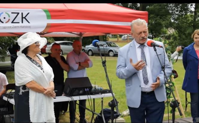Pijany wtargnął na scenę