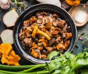 Czy grzyby należy obgotować? Po co obgotowywać grzyby i jak to zrobić?