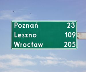 Jaki punkt odniesienia mają znaki drogowe wskazujące miejscowości? Wszystko wyjaśnia rozporządzenie! 