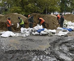 Fala kulminacyjna dociera do stolicy! Orban zapewnia, że wszystko pod kontrolą