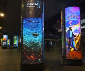 Warszawa rozświetlona muzyką i Beksińskim – zaskakująca kampania zespołów Collage i Satellite